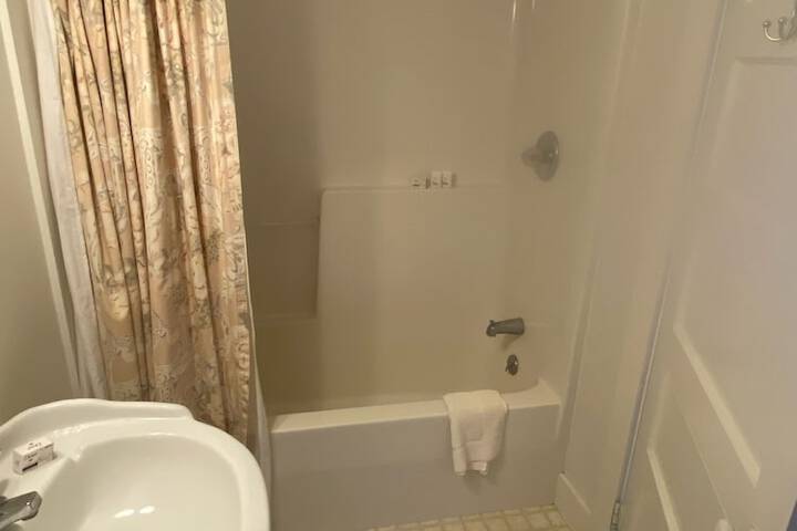 Room 147 of 205