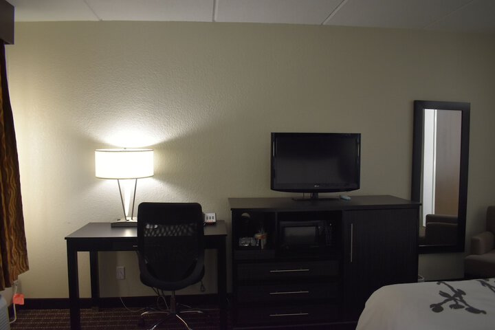 1 King Bed (36 of 40)