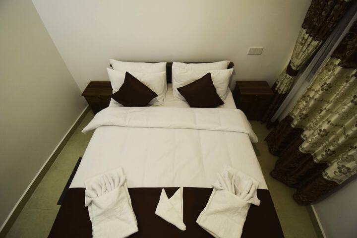 Room 8 of 25