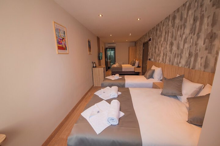 Room 16 of 33