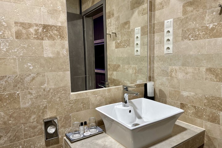 Room 157 of 194