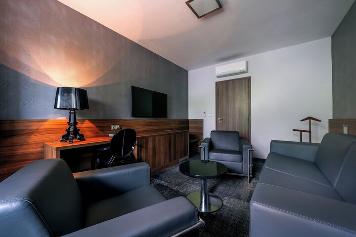Room 16 of 45
