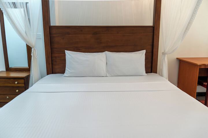 Room 13 of 38