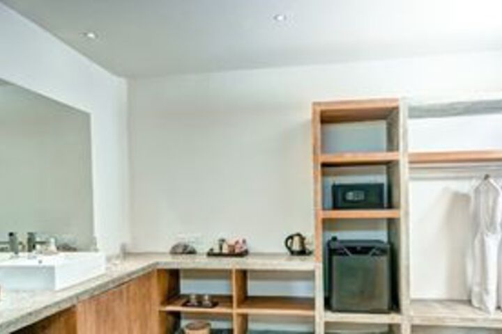 Room 7 of 73