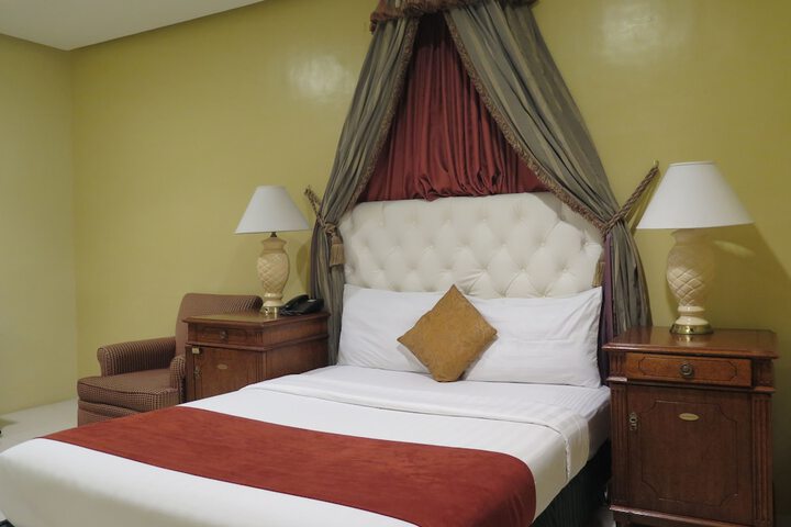 Room 17 of 39