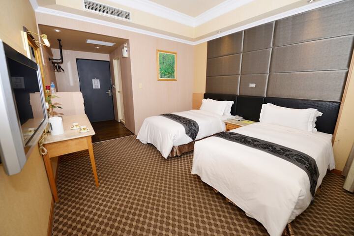 Room 4 of 48