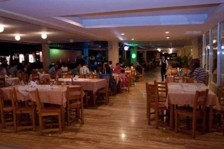 Dining 21 of 21