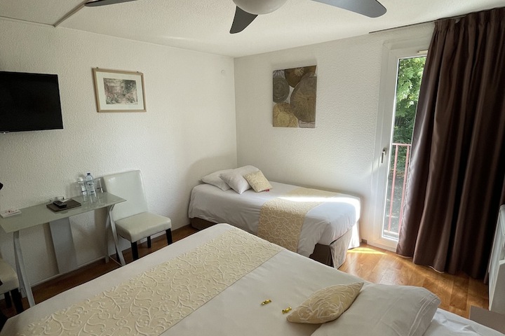 Room 8 of 48