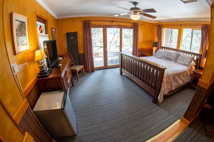 1 King Bed Mountain View (19 of 28)