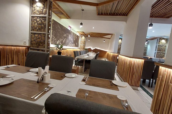 Dining 18 of 23