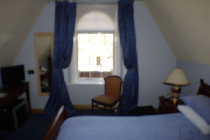THE VILLA HOTEL