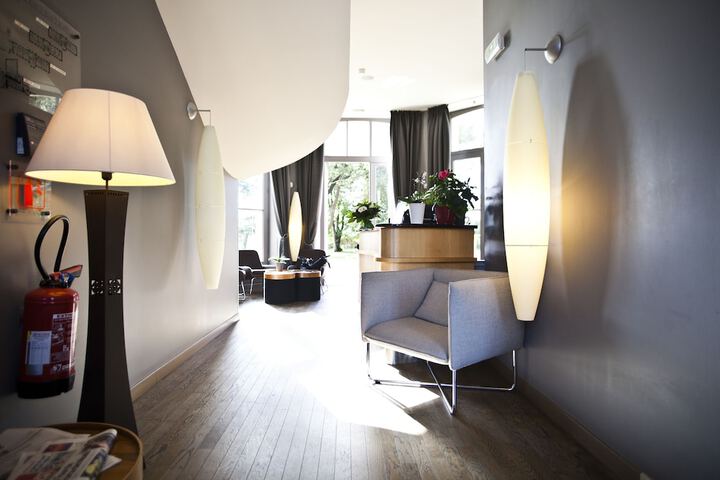 Entrance & Lobby