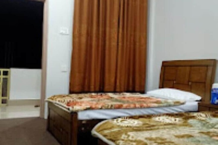 Room 6 of 8