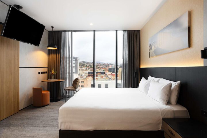 Room 51 of 172