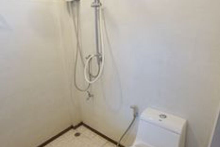 Room 2 of 38