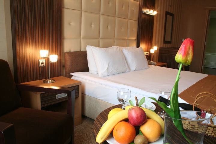 Room 3 of 34