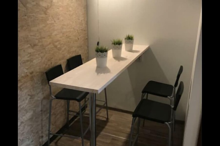 Room 8 of 93