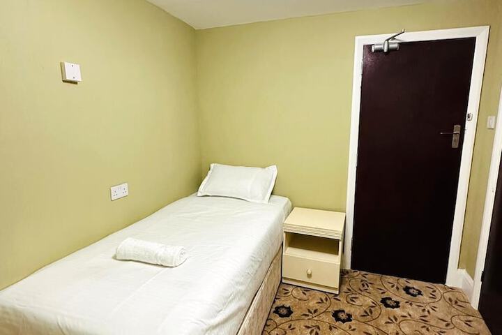 Room 9 of 38