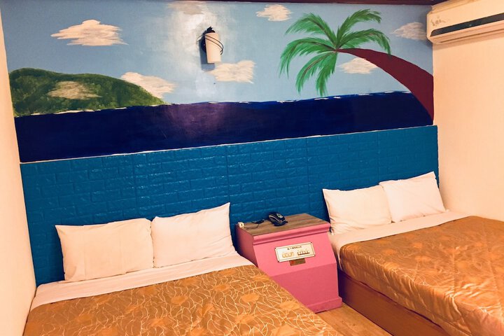 Room 17 of 28