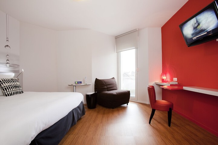 Room 2 of 44