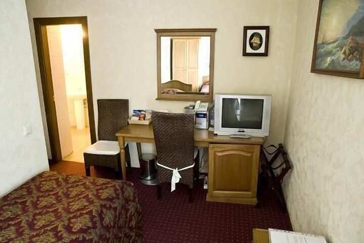 Room 42 of 84