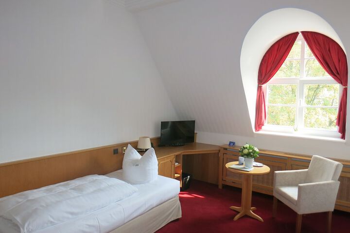 Room 7 of 35