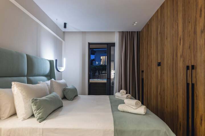 Room 2 of 63