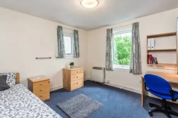 Room 9 of 12
