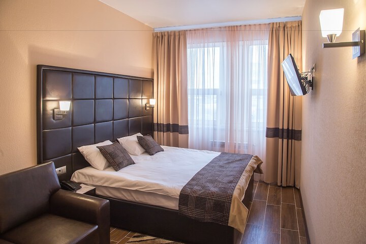 Room 7 of 32