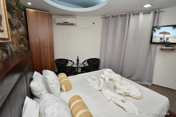Room 12 of 33