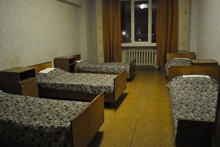 Room 6 of 9
