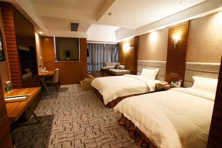 Room 9 of 20
