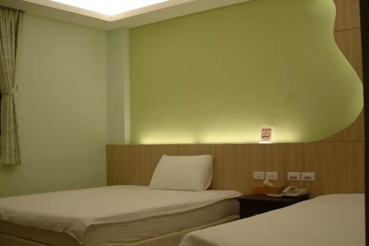 Room 16 of 28
