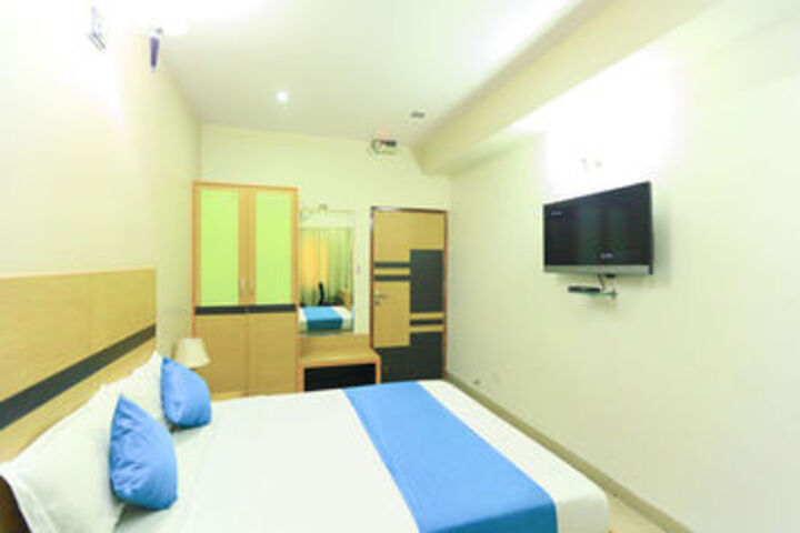 Room 6 of 9