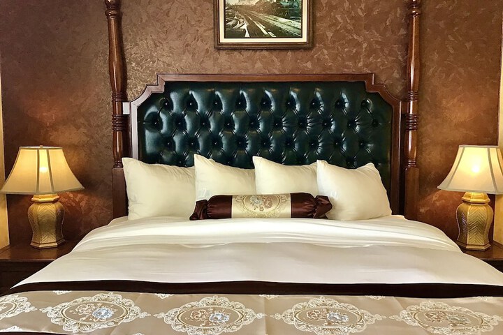 Room 19 of 76