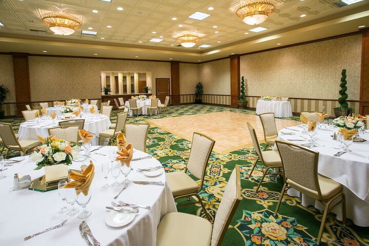 Ballroom/Hall 33 of 38