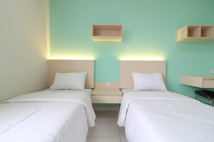 Room 11 of 27