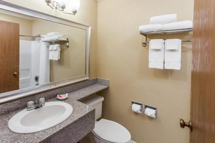 2 Double Beds Accessible (10 of 13)