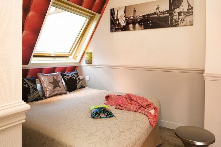 Room 11 of 37