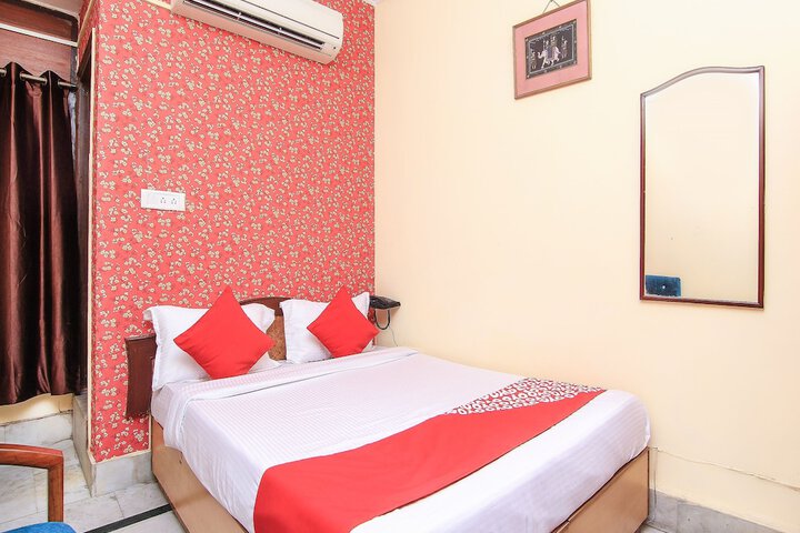 Room 5 of 14