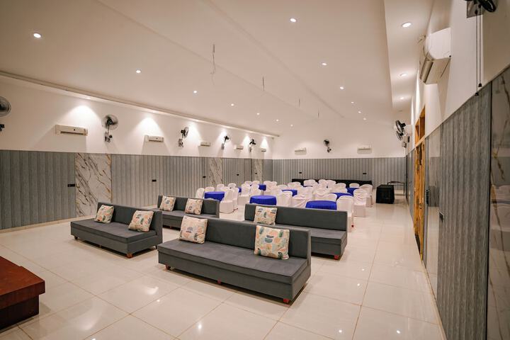 Ballroom/Hall 104 of 126