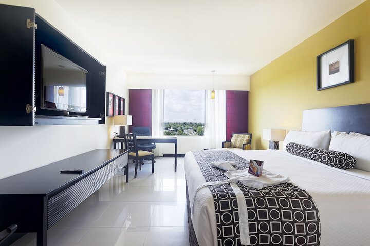 Room 25 of 213