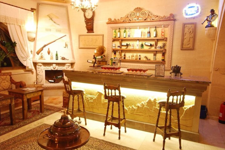 Lounge 16 of 29