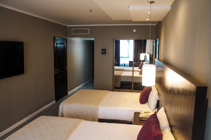Room 32 of 72