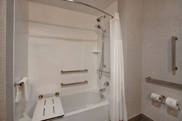 2 Queen Beds Hearing Accessible (6 of 6)