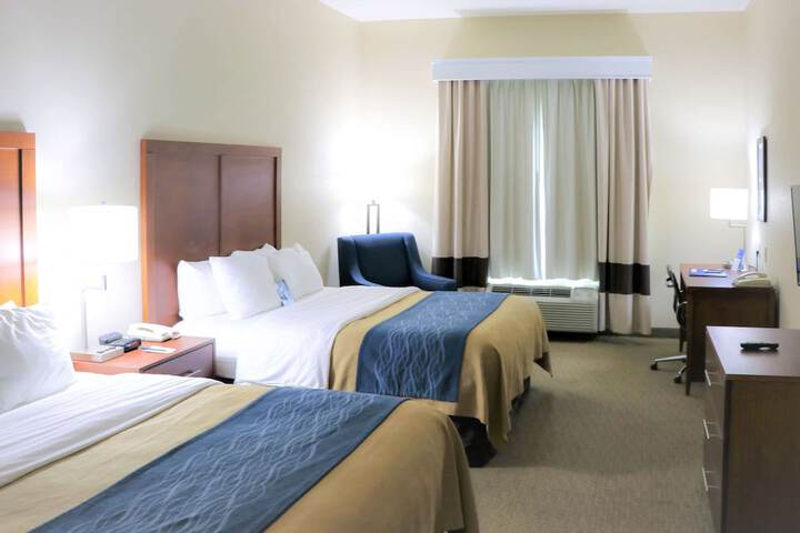 2 Queen Beds (4 of 4)