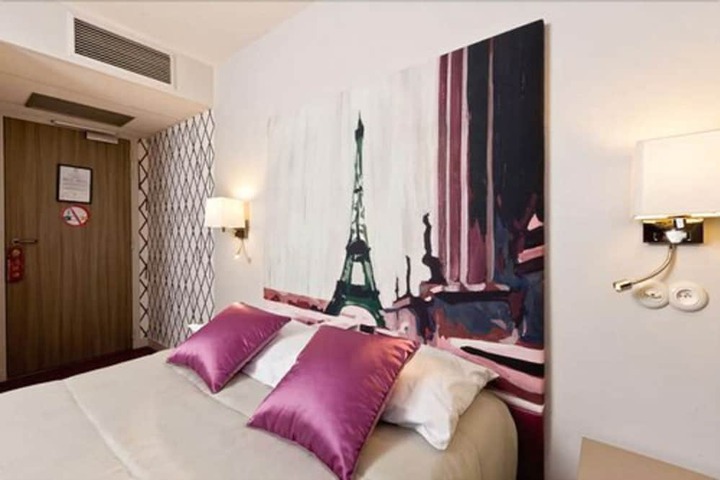 Room 27 of 71