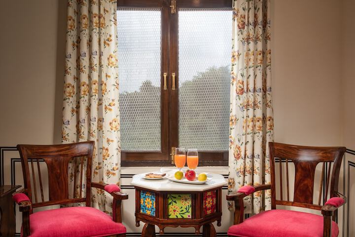 Room 4 of 41