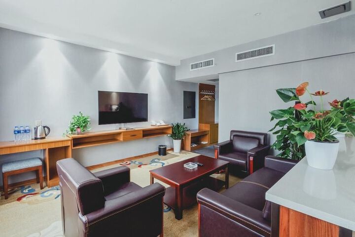 Room 15 of 82