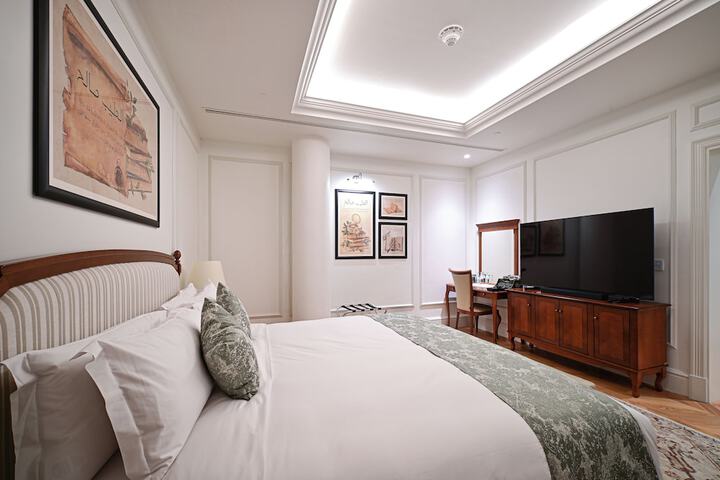 Room 11 of 42